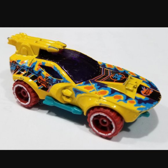 2015 Hot Wheels Yellow Sting Rod Mattel - Picture 2 of 5